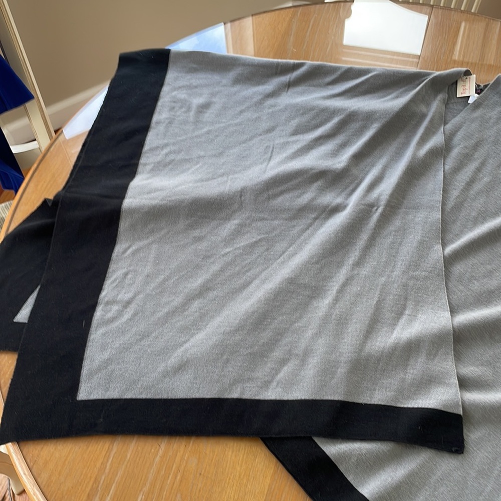 Top it Off Color Block Wrap - Picture 2 of 5